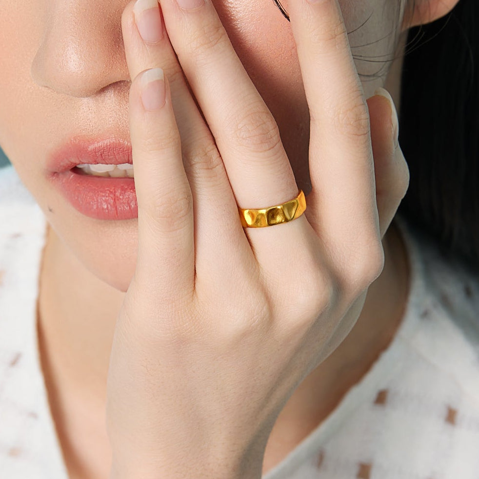 "ZHOU LIU FU X Johnny Huang" 24K Gold Rings  3.6-5.1g A0111512