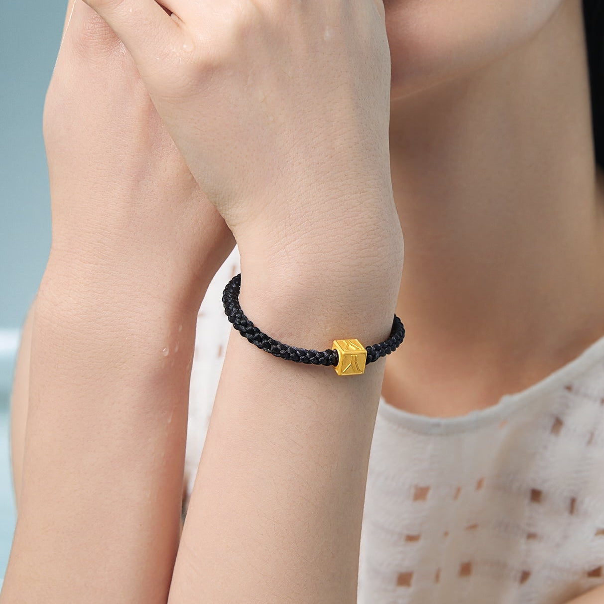 "ZHOU LIU FU X Johnny Huang"  24K Gold Bracelet Letter Y 1-1.2g A1711533