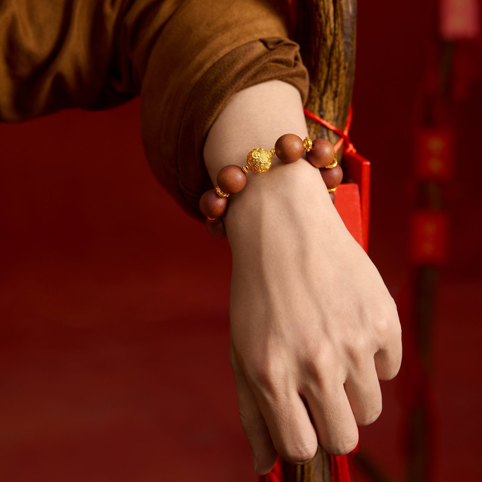 "Jiuhua Mountain" 24K Gold Beaded Bracelet Sandalwood Beads Buddhist Scripture A1915269