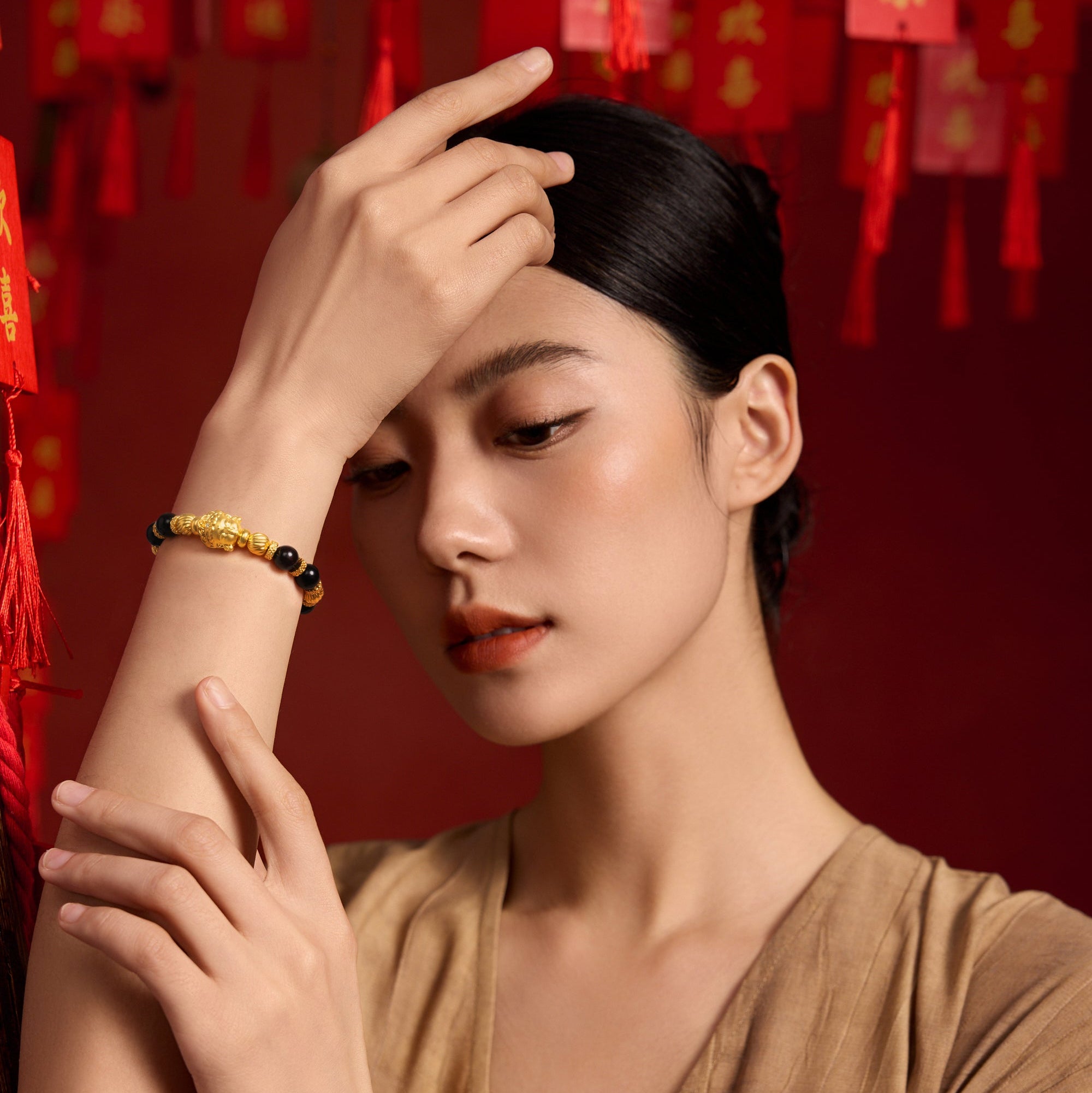 "Jiuhua Mountain" 24K Gold Small Leaf Red Sandalwood Beaded Bracelet Diamond Buddha Charm W1929456