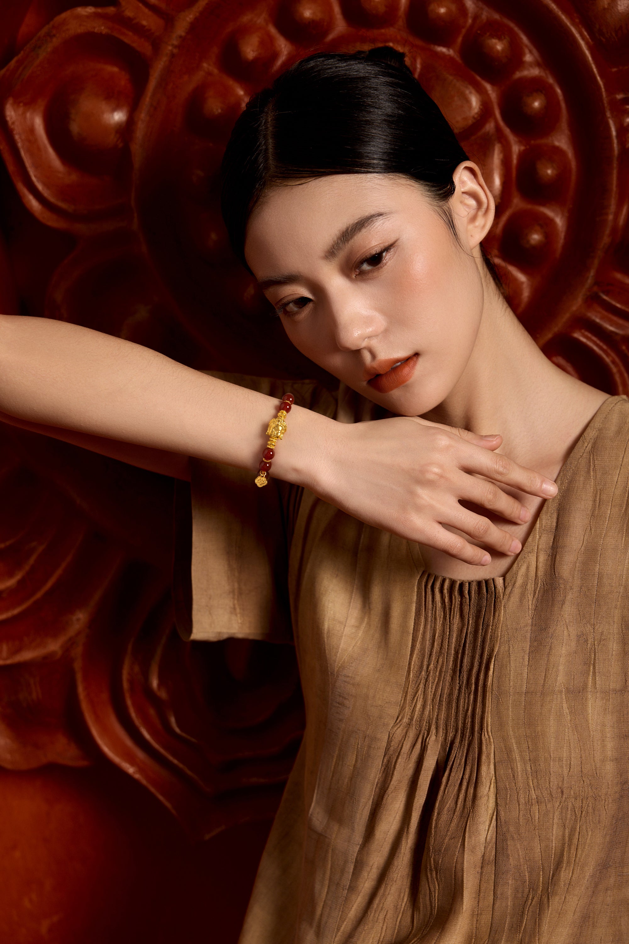 "Jiuhua Mountain" 24K Gold Agate Bracelet 6-8g J1935477