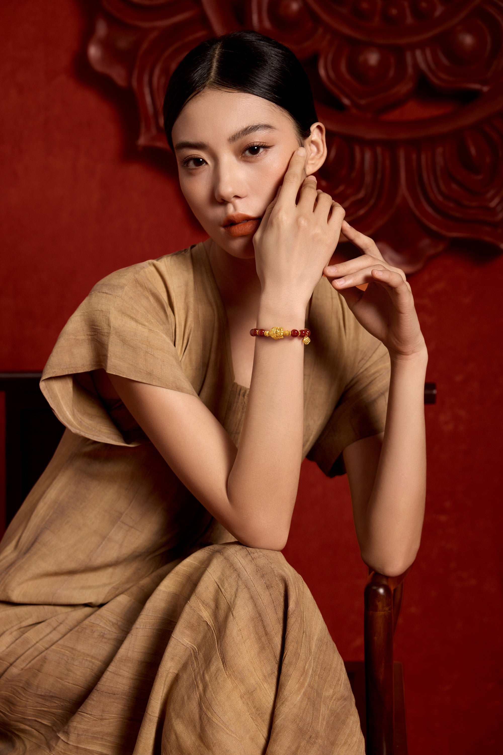 "Jiuhua Mountain" 24K Gold Agate Bracelet 6-8g J1935477
