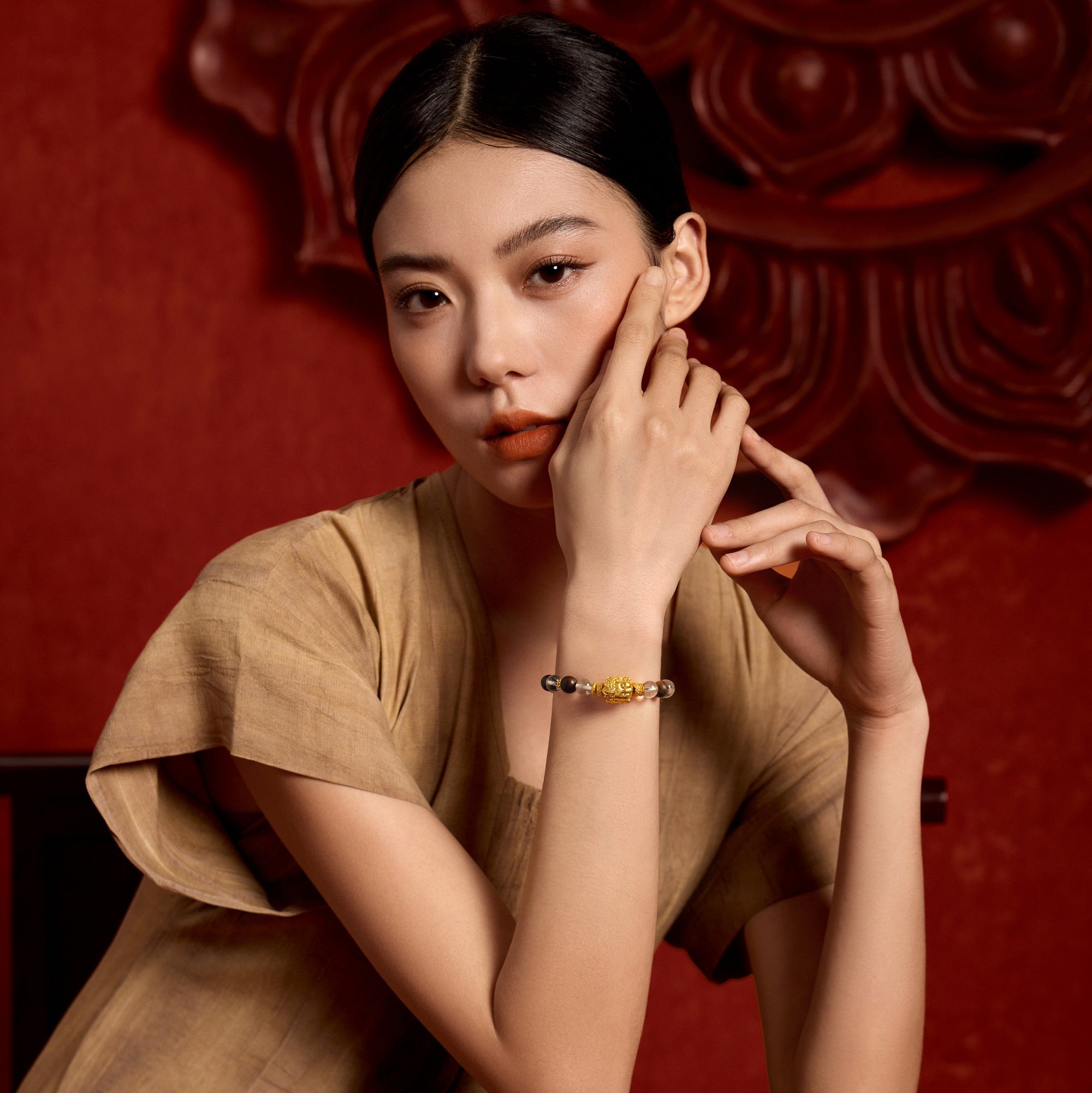 "Jiuhua Mountain" 24K Gold Beaded Bracelet Crystal Wood Buddha Sculpture 8-8.5mm 18cm J1936045