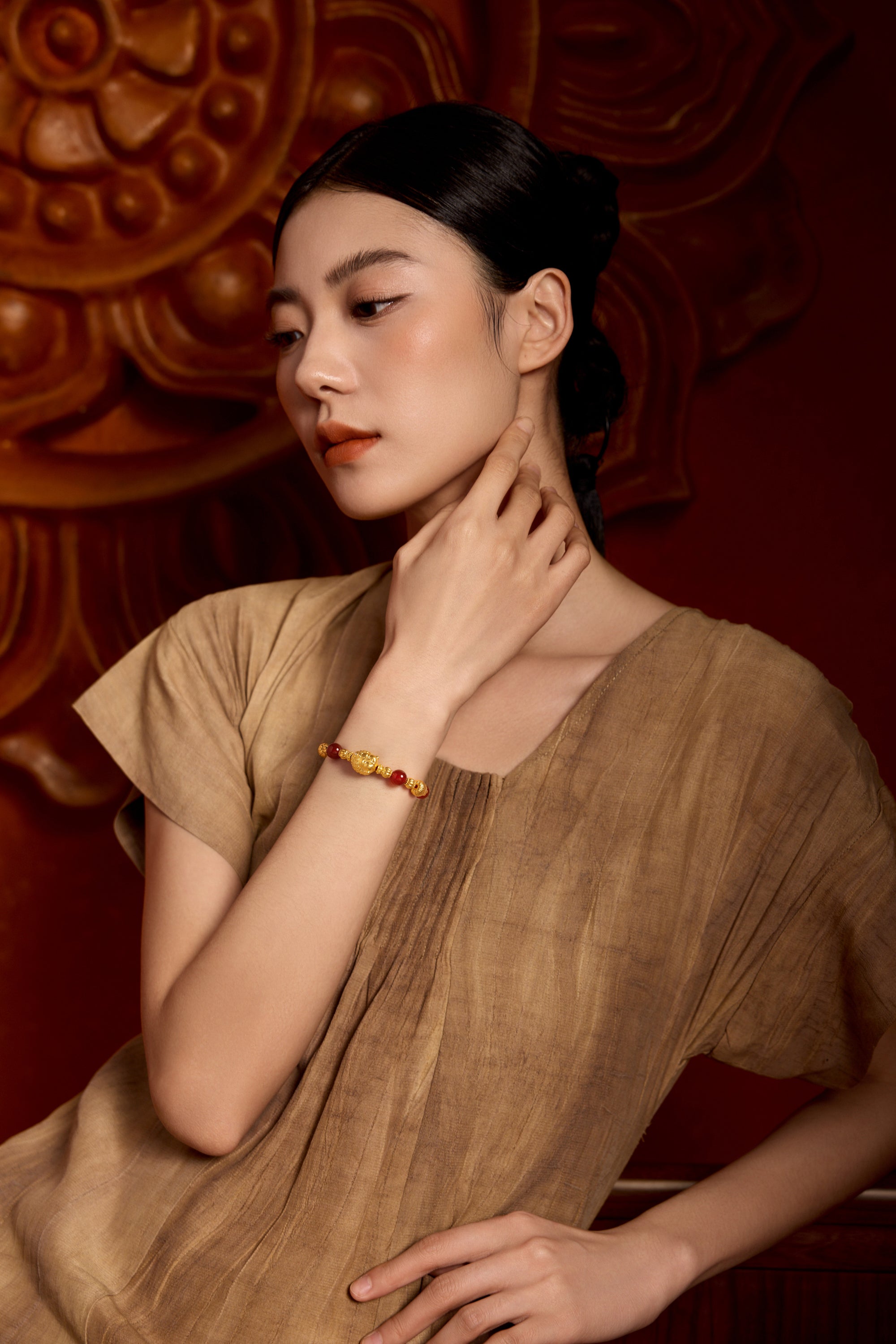 "Jiuhua Mountain" 24K Gold Agate Bracelet 7-9.5g J1935521