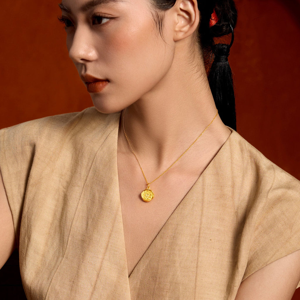 "Jiuhua Mountain" 24K Gold Pendant Buddhist Scripture A0415253