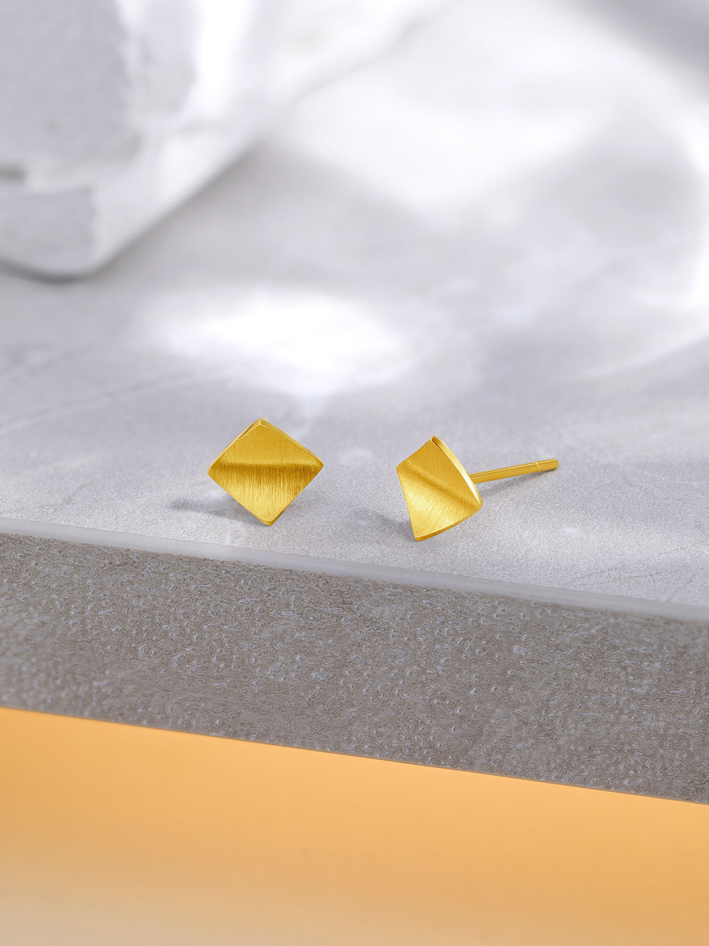 "Infinite" 24K Gold Earrings 1.1-1.4g A0910828