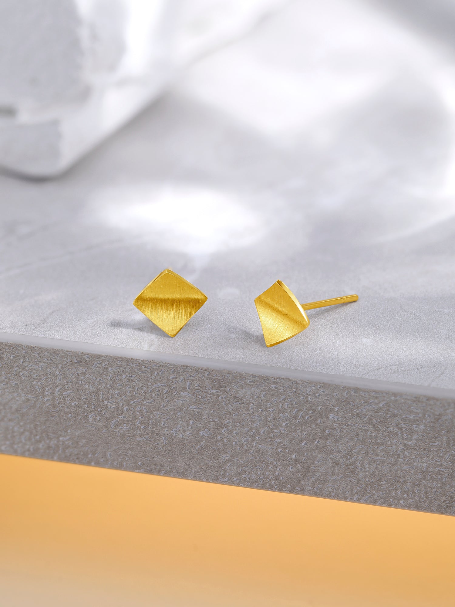 "Infinite" 24K Gold Earrings 1.1-1.4g A0910828