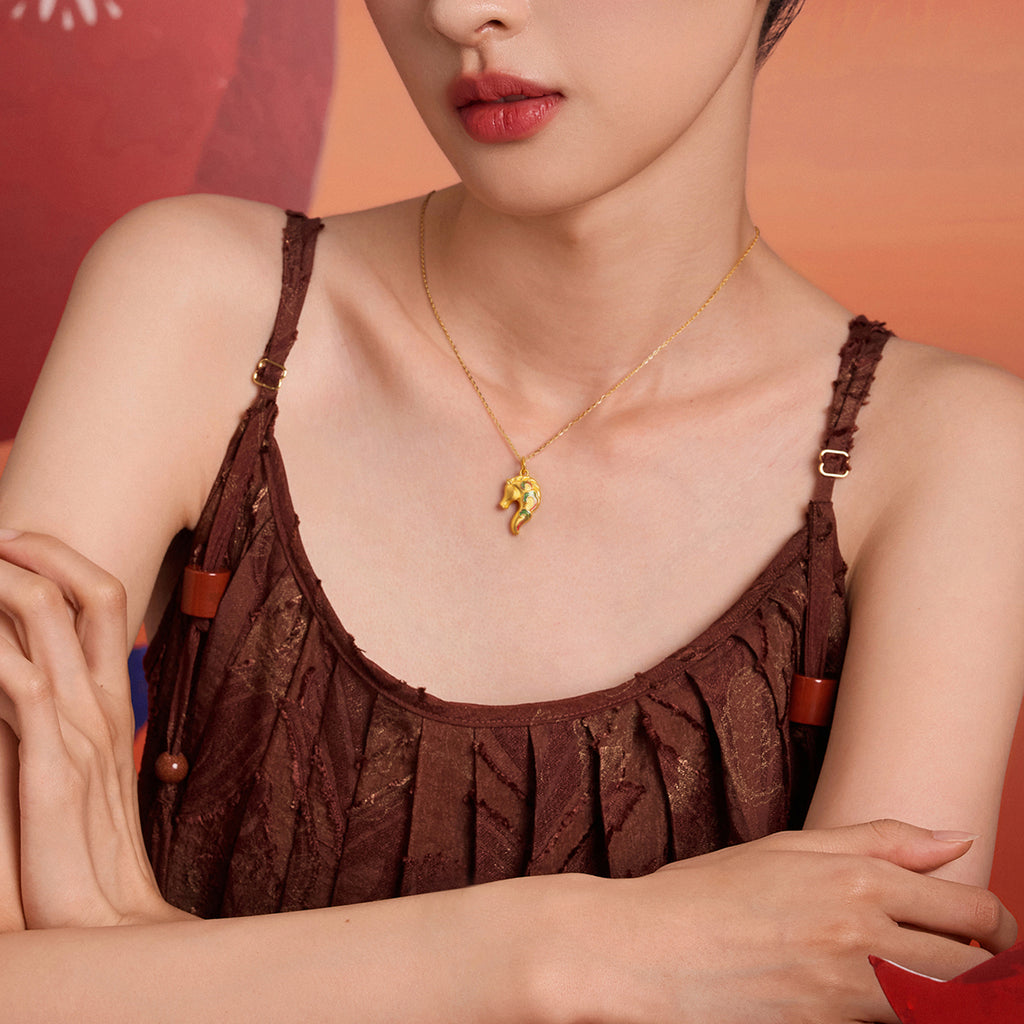 'Year of the Horse' 24K Gold Pendant Horsehead 1.27-1.57g A0421010
