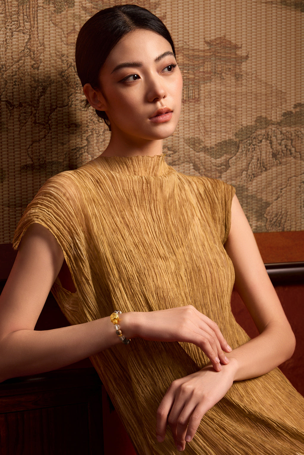 "Jiuhua Mountain" 24K Gold Beaded Bracelet Crystal Wood Buddha Sculpture 8-8.5mm 18cm J1936045