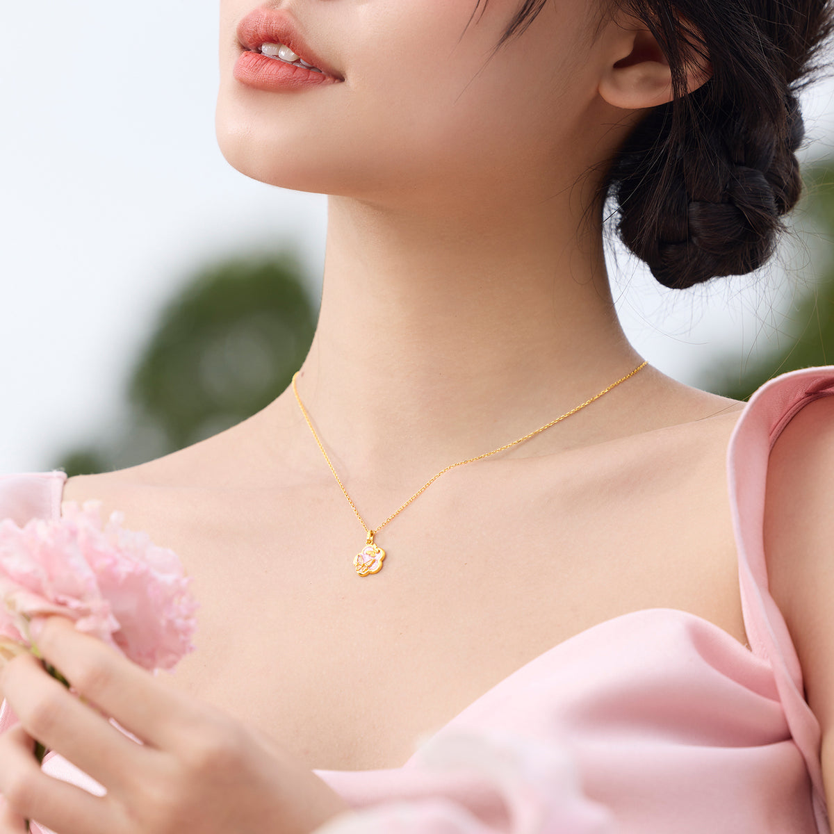 “Dream in the Garden” 24K Gold Pendant Flower 1.85-2.25g A0414971