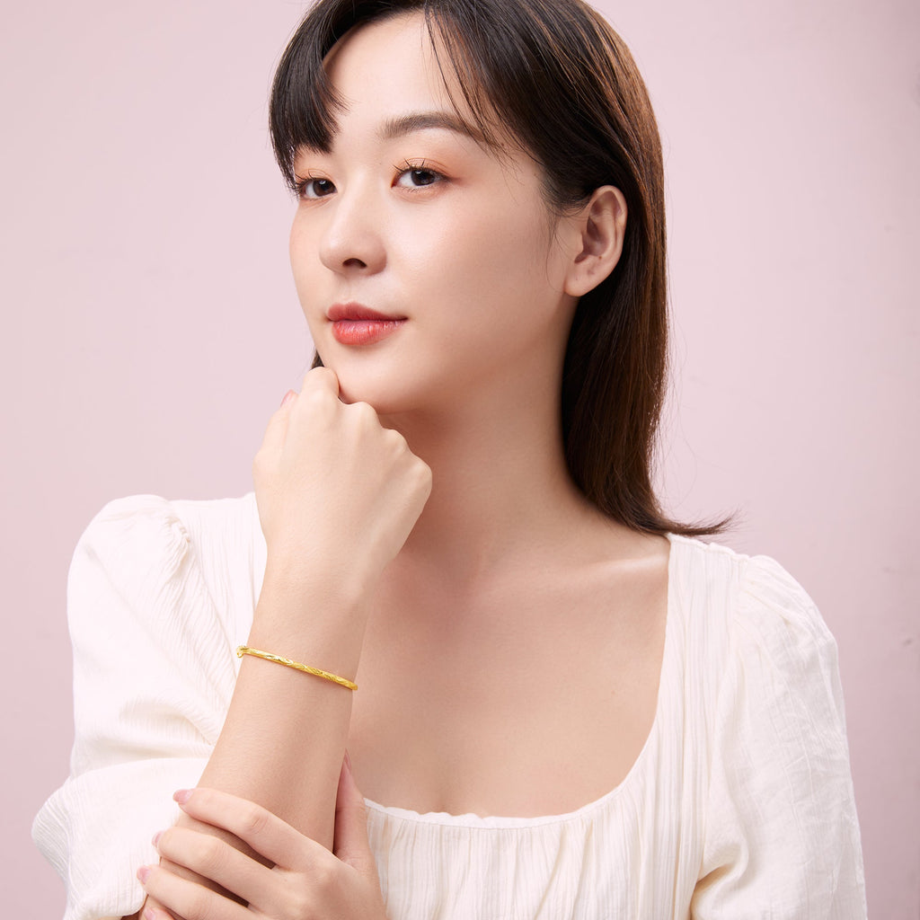 999 24K Gold Bangle Bracelet 22.5-23.5g A109650