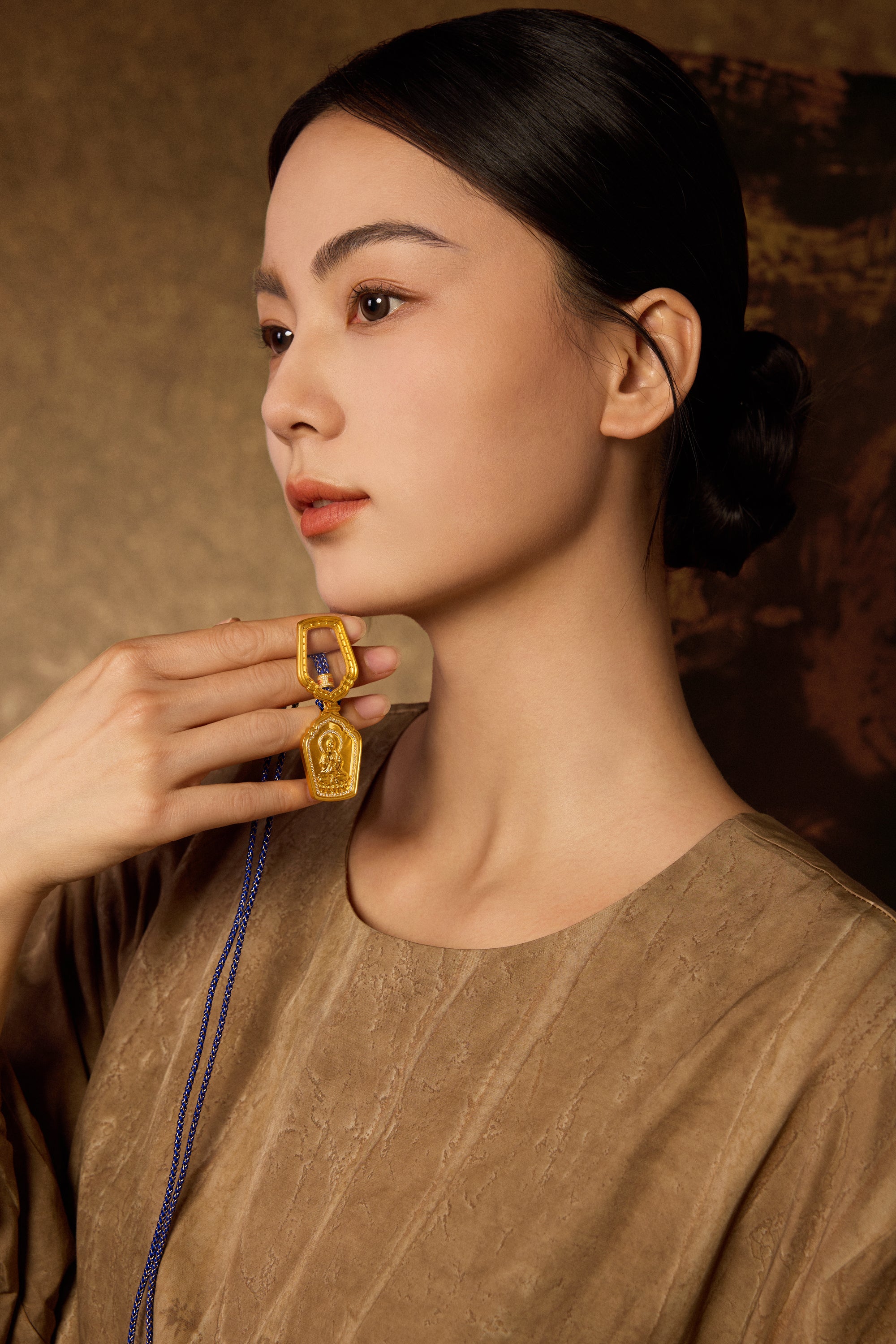 "Chinese Culture Collection - Dan Qing" 24K Gold Pendant Braided Rope Diamond 0.0032ct Crystal 16.6*25.6*0.7mm   Buddha 34.5-39.5g W0436616