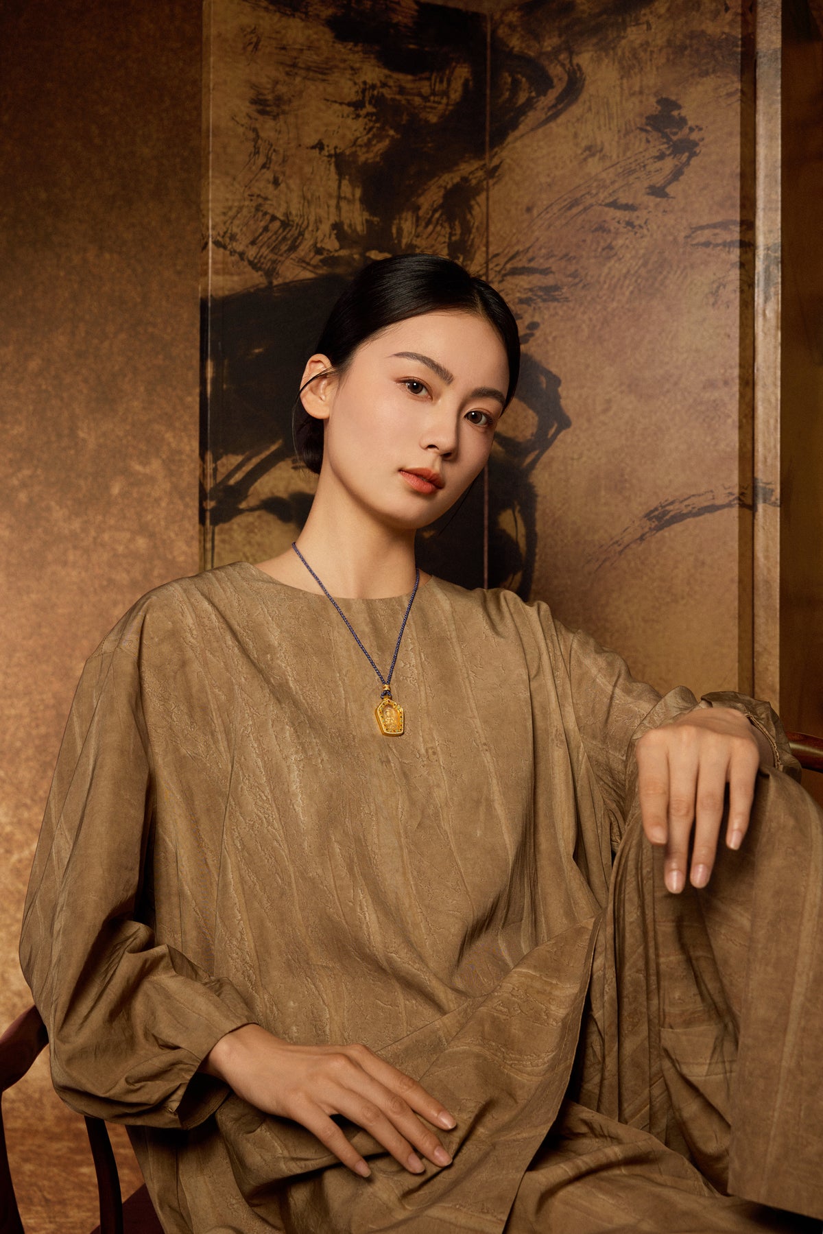 "Chinese Culture Collection - Dan Qing" 999 24K Gold  String Pendant Diamond 0.0022ct Crystal 13.85*21.31*0.65mm 19.5-23.5g W0450078