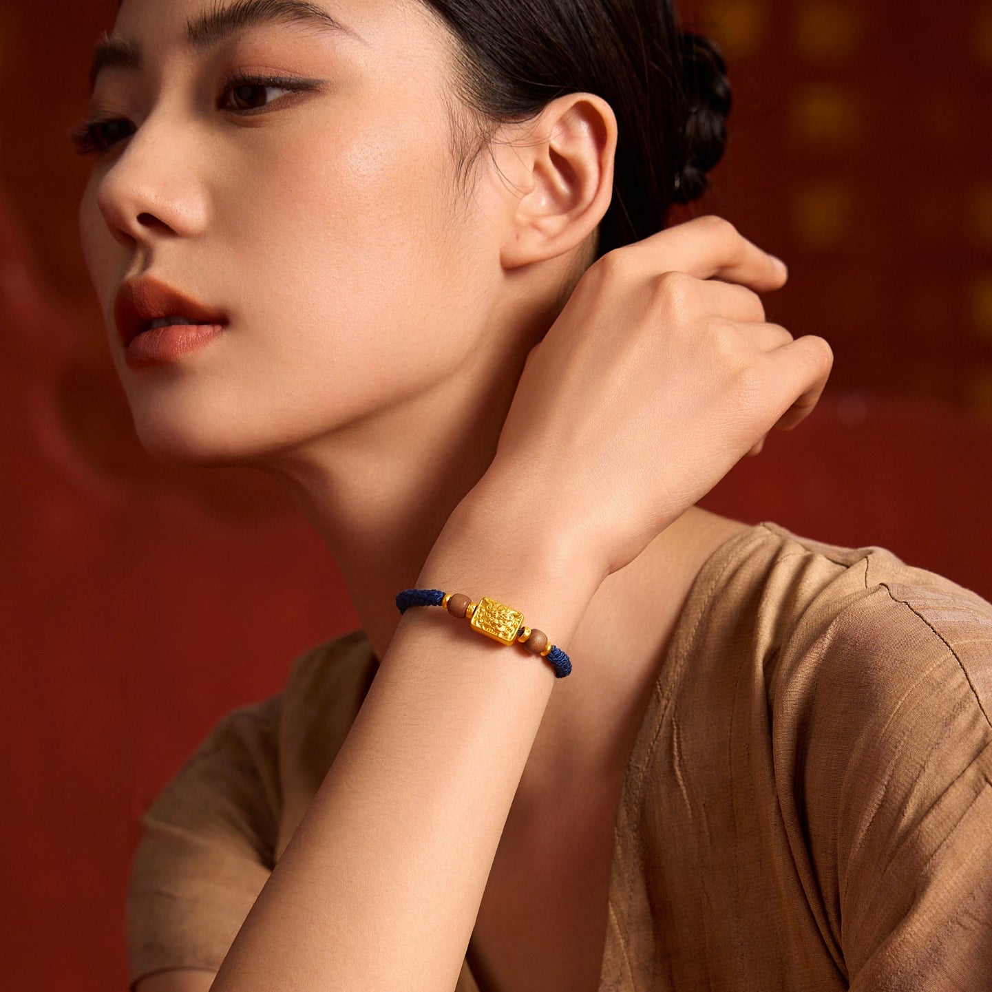 Jiuhua Mountain' 24K Gold String Bracelet Sandalwood Beads Ksitigarbha's Mount Diting A1715330