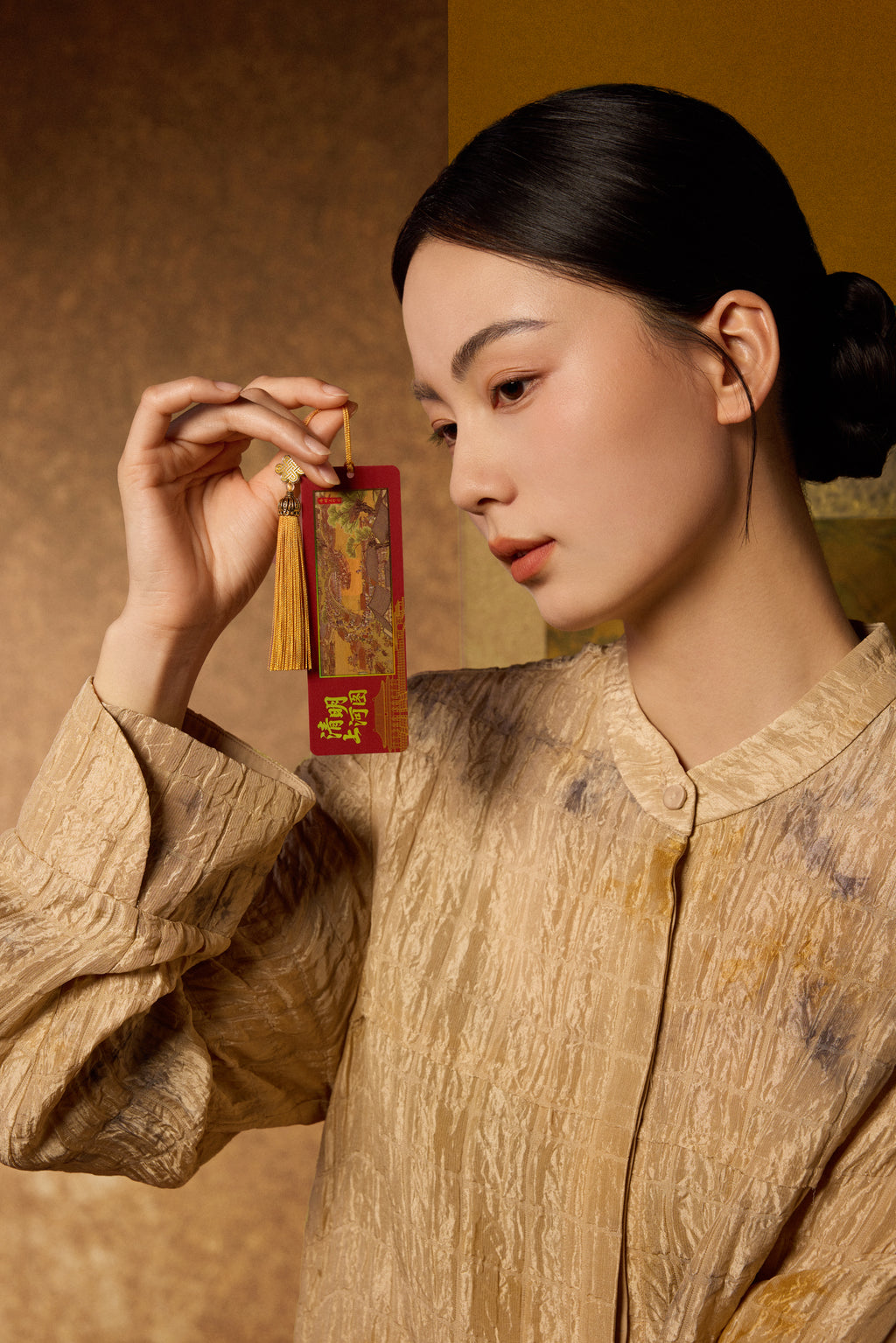 "Chinese Culture Collection - Dan Qing" 999 24K Gold Bookmark Along the River During the Qingming Festival 0.01g A2536218