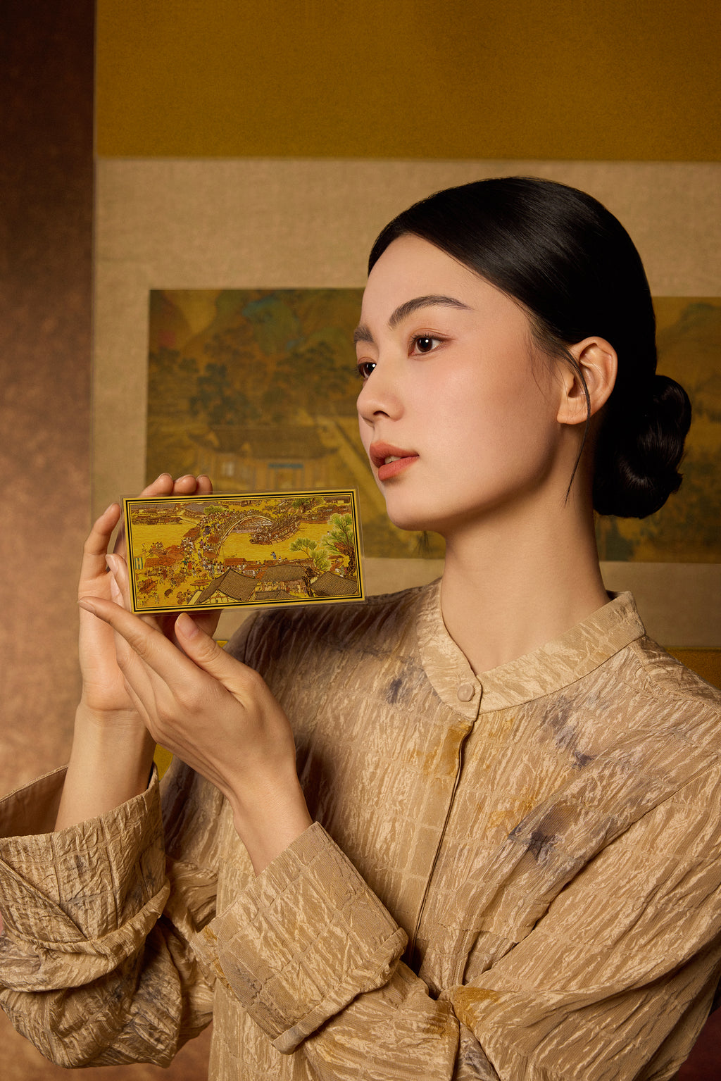"Chinese Culture Collection - Dan Qing" 999 24K Gold Ingot Along the River During the Qingming Festival 0.01g A1836232