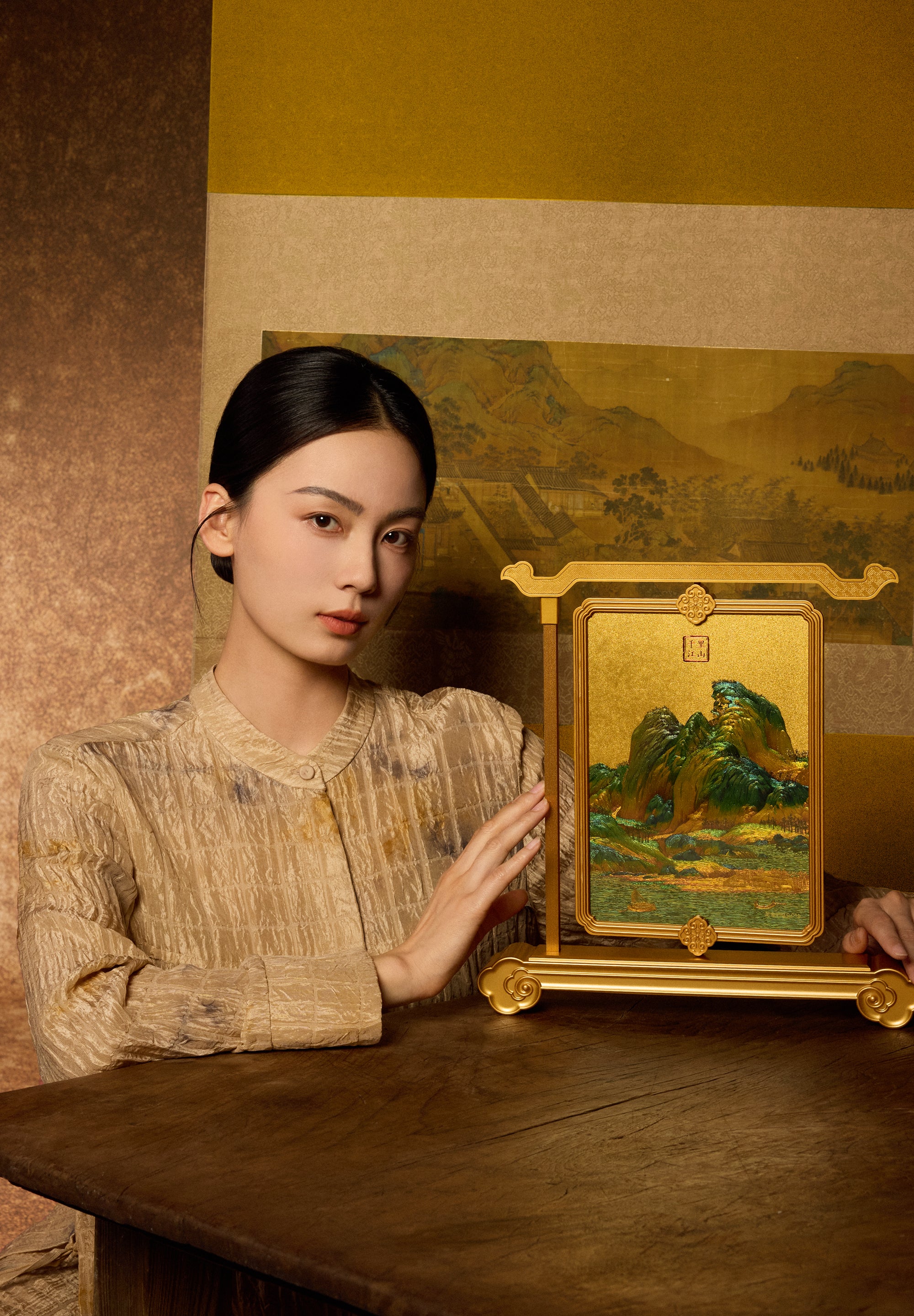 "Chinese Culture Collection - Dan Qing" 999 24K Gold Ornament Along the River During the Qingming Festival 0.01g A1536251