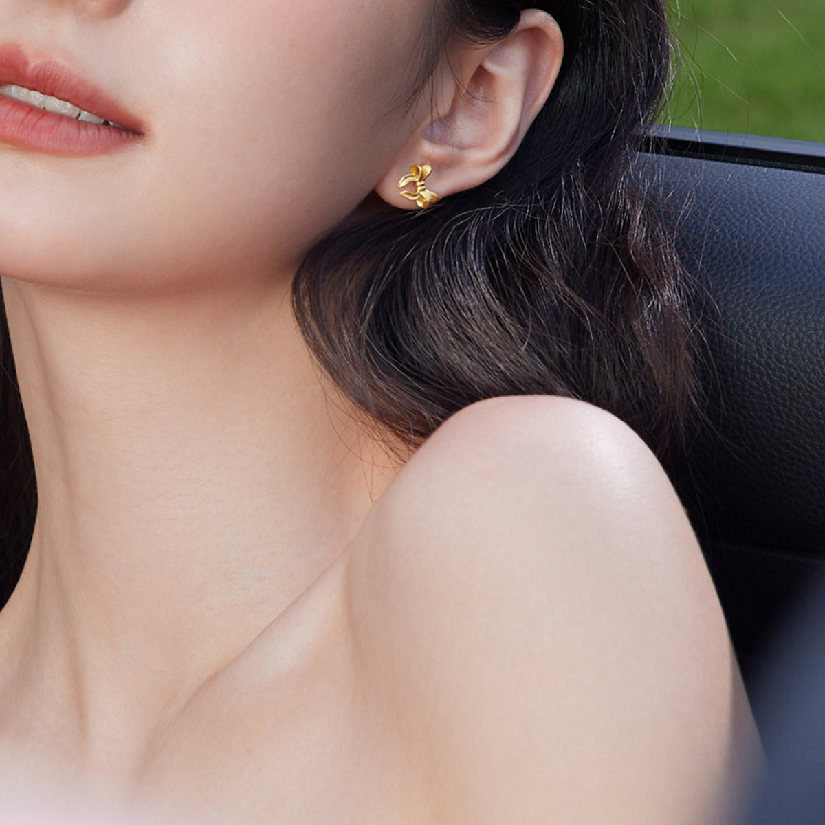 "Fugitive Princess" 999 24K Gold Earrings Bow 2.8-3.2g A0912628