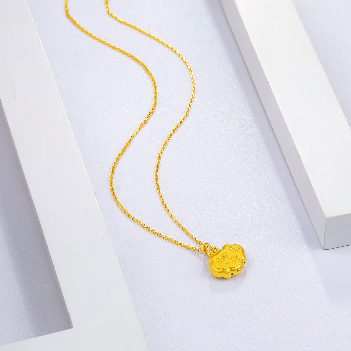 999 24K Gold Pendant Peace Lock 1.5-1.8g AB042620