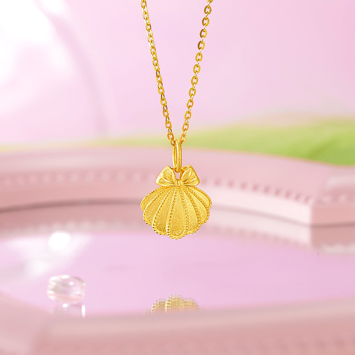 "Fugitive Princess" 999 24K Gold Pendant Shell 1.8-2.1g A0412630