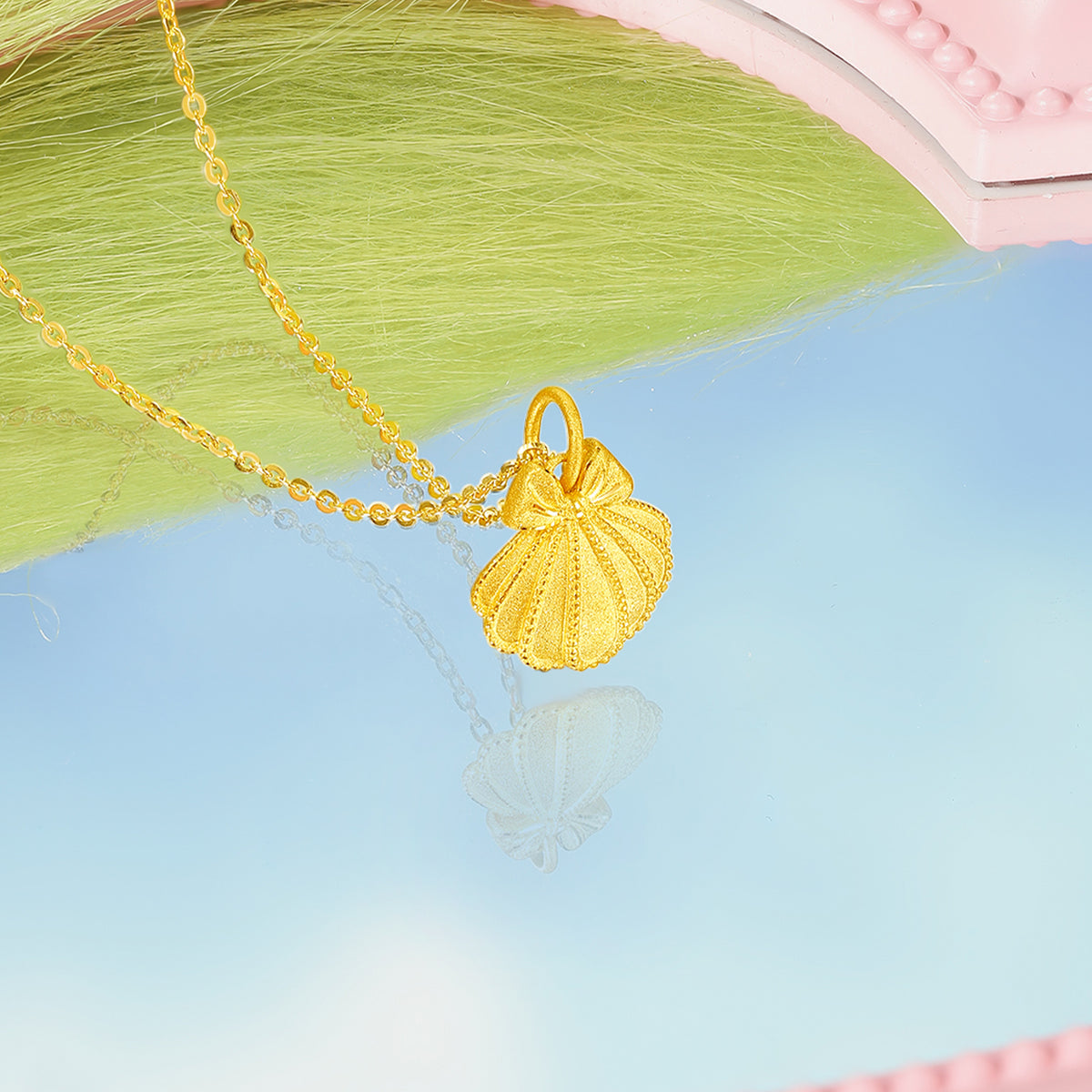 "Fugitive Princess" 999 24K Gold Pendant Shell 1.8-2.1g A0412630