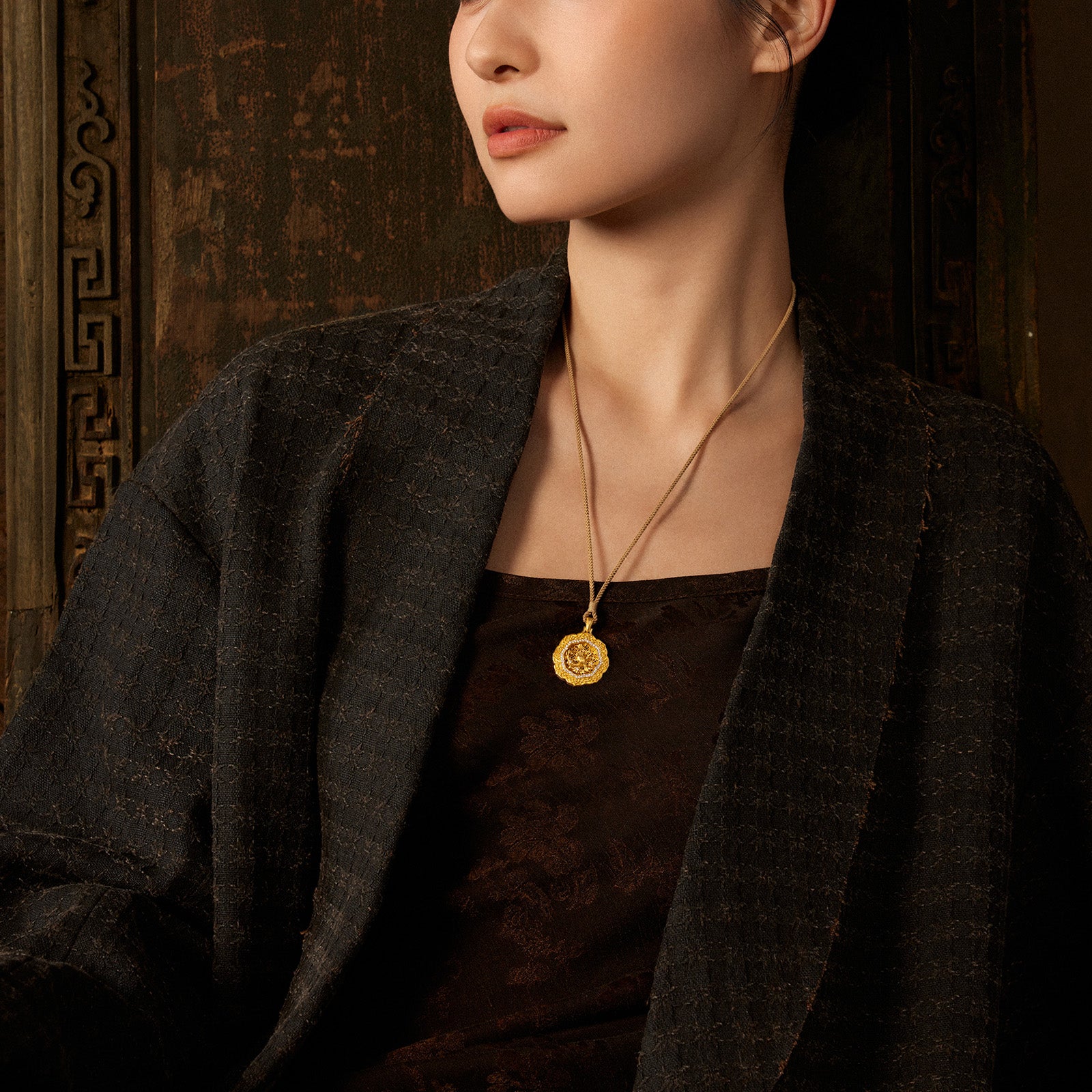 「中華文化典藏 - 木雕」 24K 金墜飾 鑽石 0.006 克拉 0.005 克拉 花朵 12-14 克 W0448115