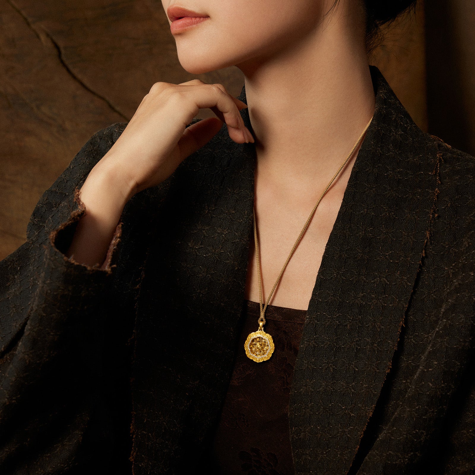 「中華文化典藏 - 木雕」 24K 金墜飾 鑽石 0.006 克拉 0.005 克拉 花朵 12-14 克 W0448115