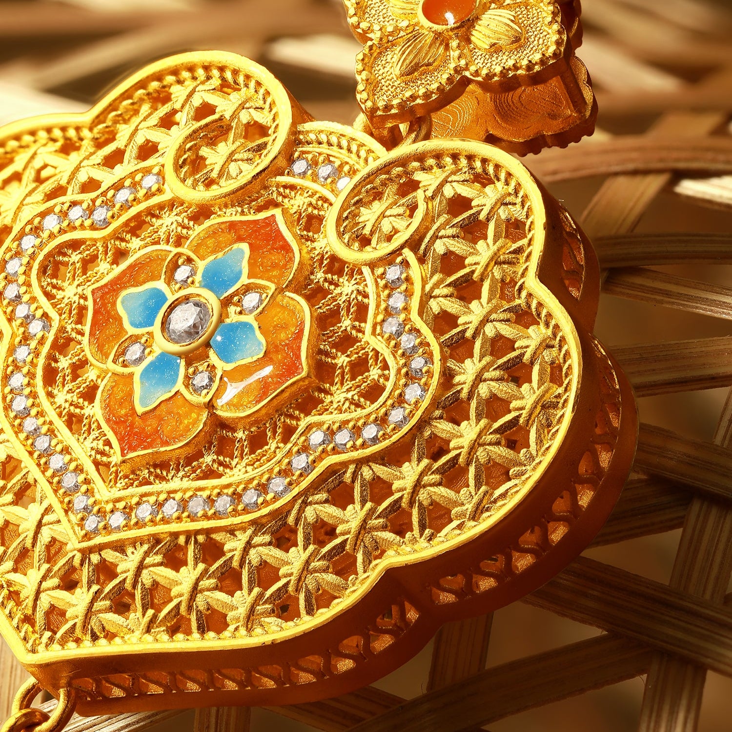 "Chinese Culture Collection - Woven Bamboo" 24K Gold Pendant Necklace Diamond 0.003ct 0.004ct Flora 16.05-18.05g W0423514