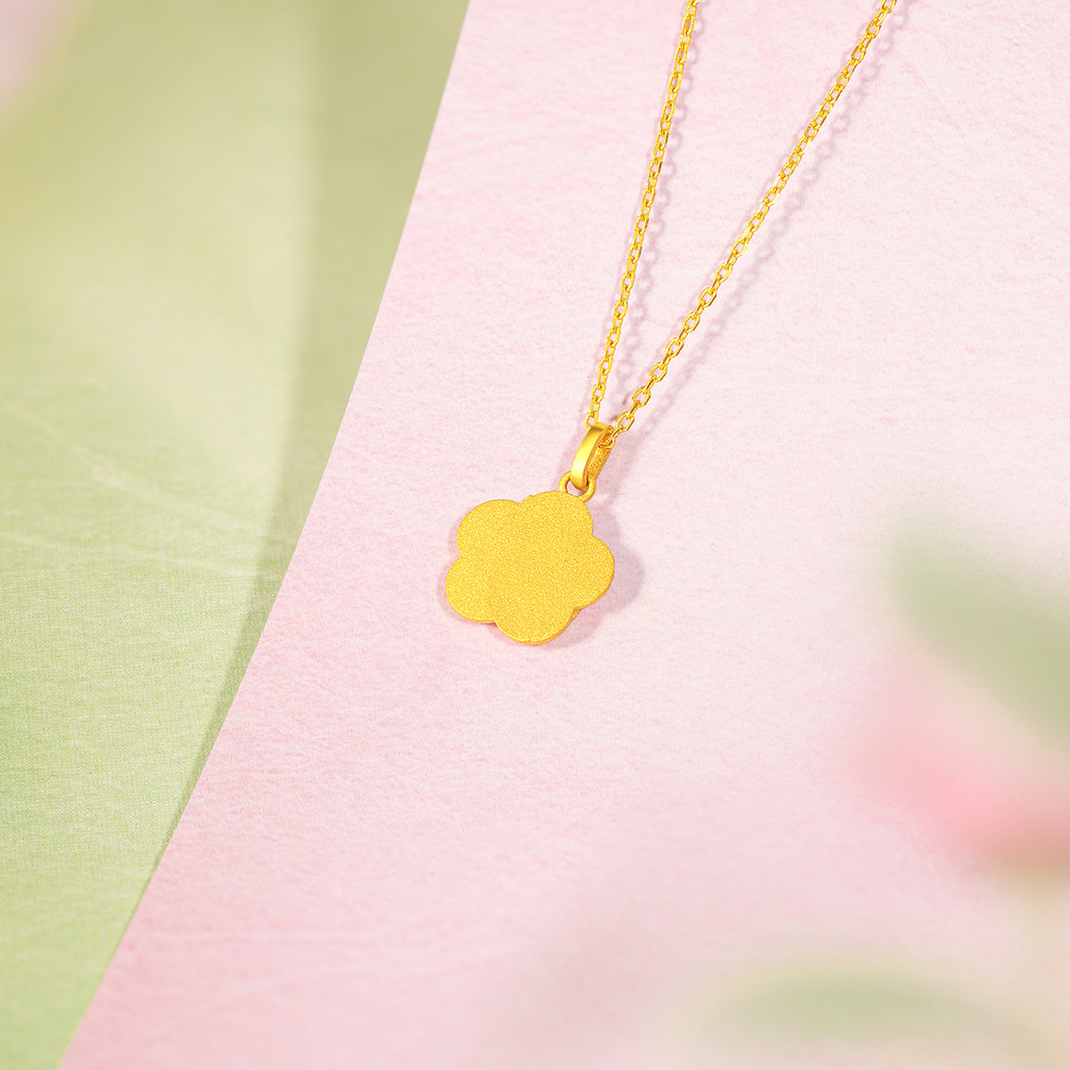 “Dream in the Garden” 24K Gold Pendant Flower 1.85-2.25g A0414971