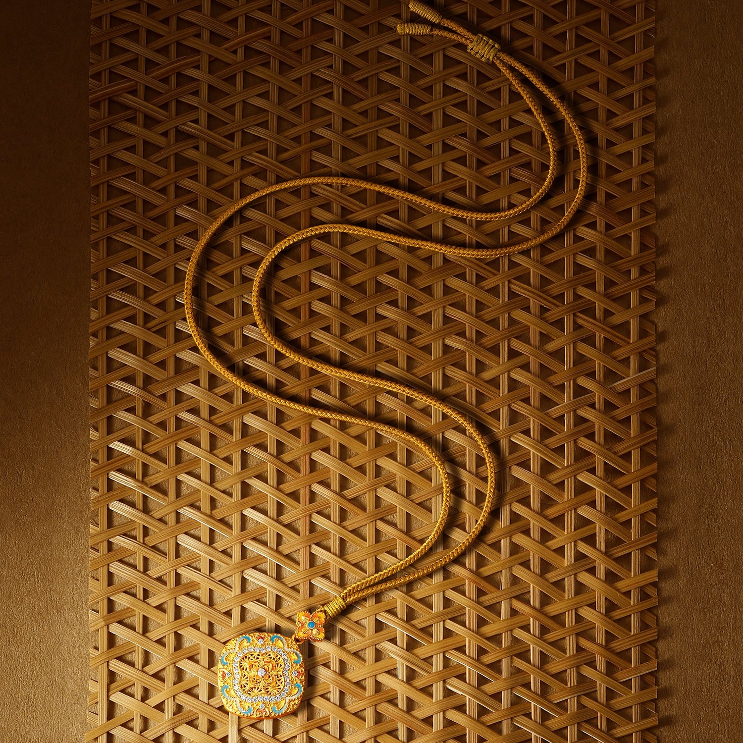 「中國文化系列 - 竹編」 24K金吊墜項鍊 鑽石0.015克拉 鑽石0.014克拉 花卉圖案 16.58-18.58克 W0423508