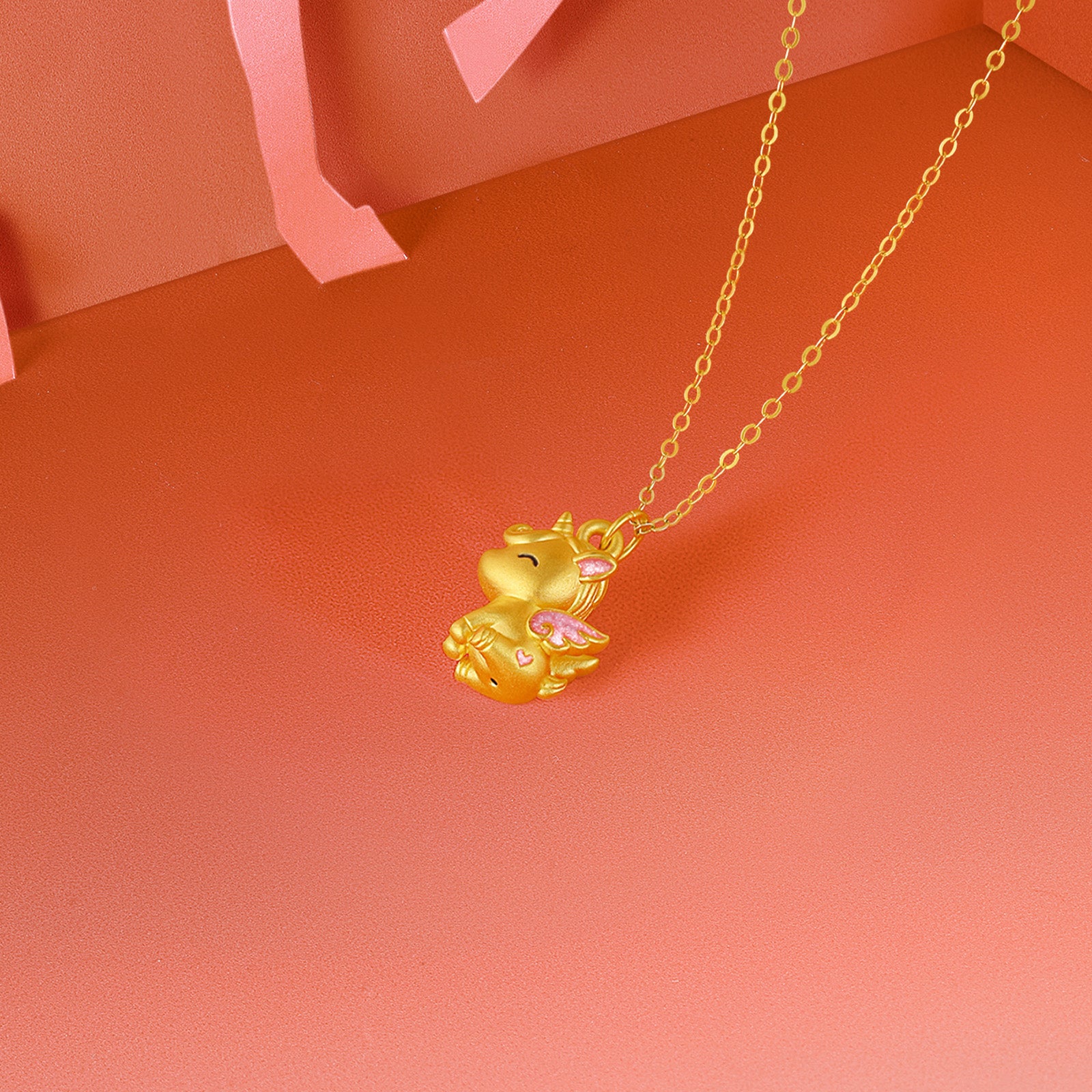 「馬年」24K金馬形吊墜，重1.2-1.4克，貨號A0415742