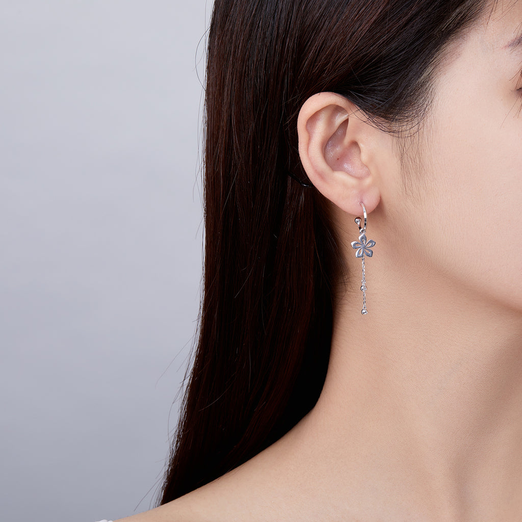   950 Platinum Earrings              Flower 4.15-4.75g B098402