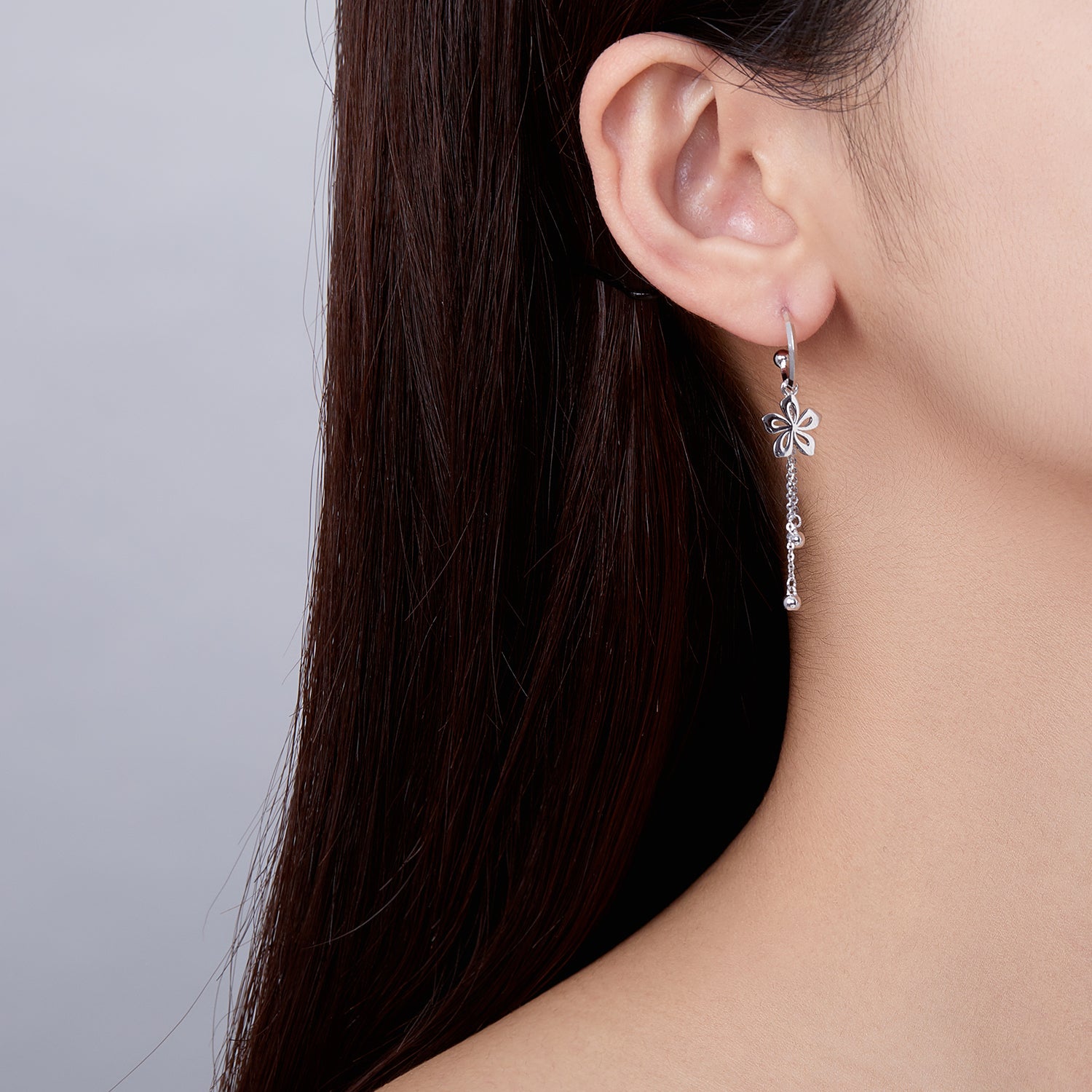   950 Platinum Earrings              Flower 4.15-4.75g B098402