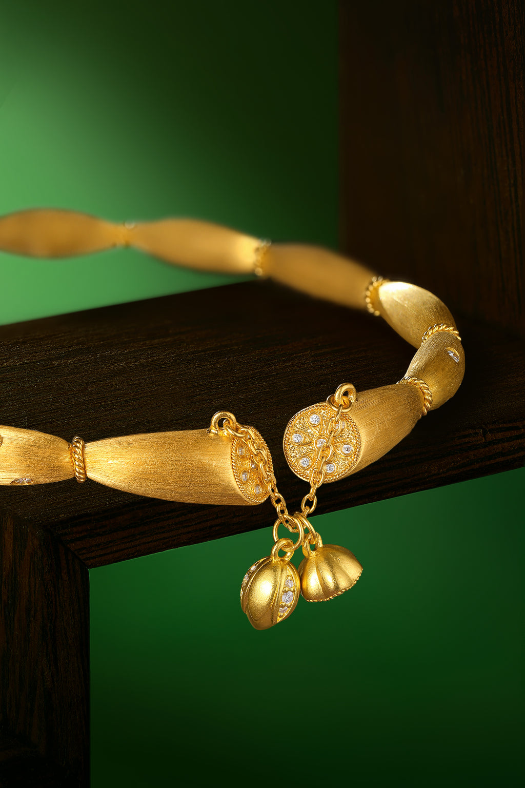 "Chinese Culture Collection - Dan Qing" 24K Gold Bangle Bracelet Diamond 0.0043ct Lotus Seedpod 24.5-29.5g W1036333