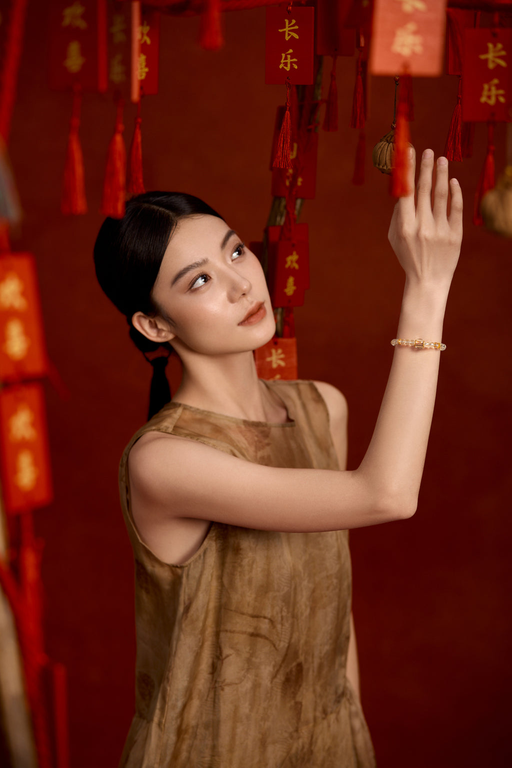 "Jiuhua Mountain" 24K Gold Crystal Bracelet 8.1-10.2g J1935605
