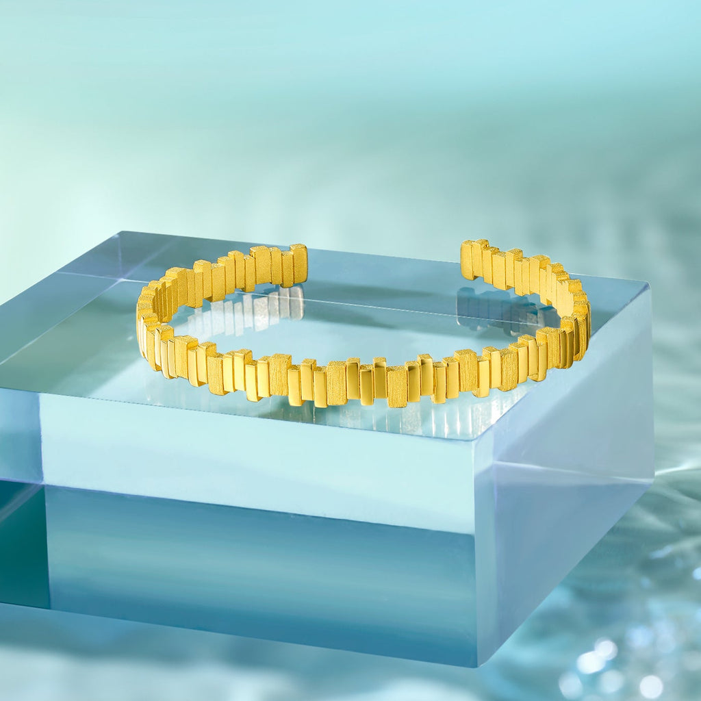 "ZHOU LIU FU X Johnny Huang"  24K Gold Bangle Bracelet  23-28g A1011606