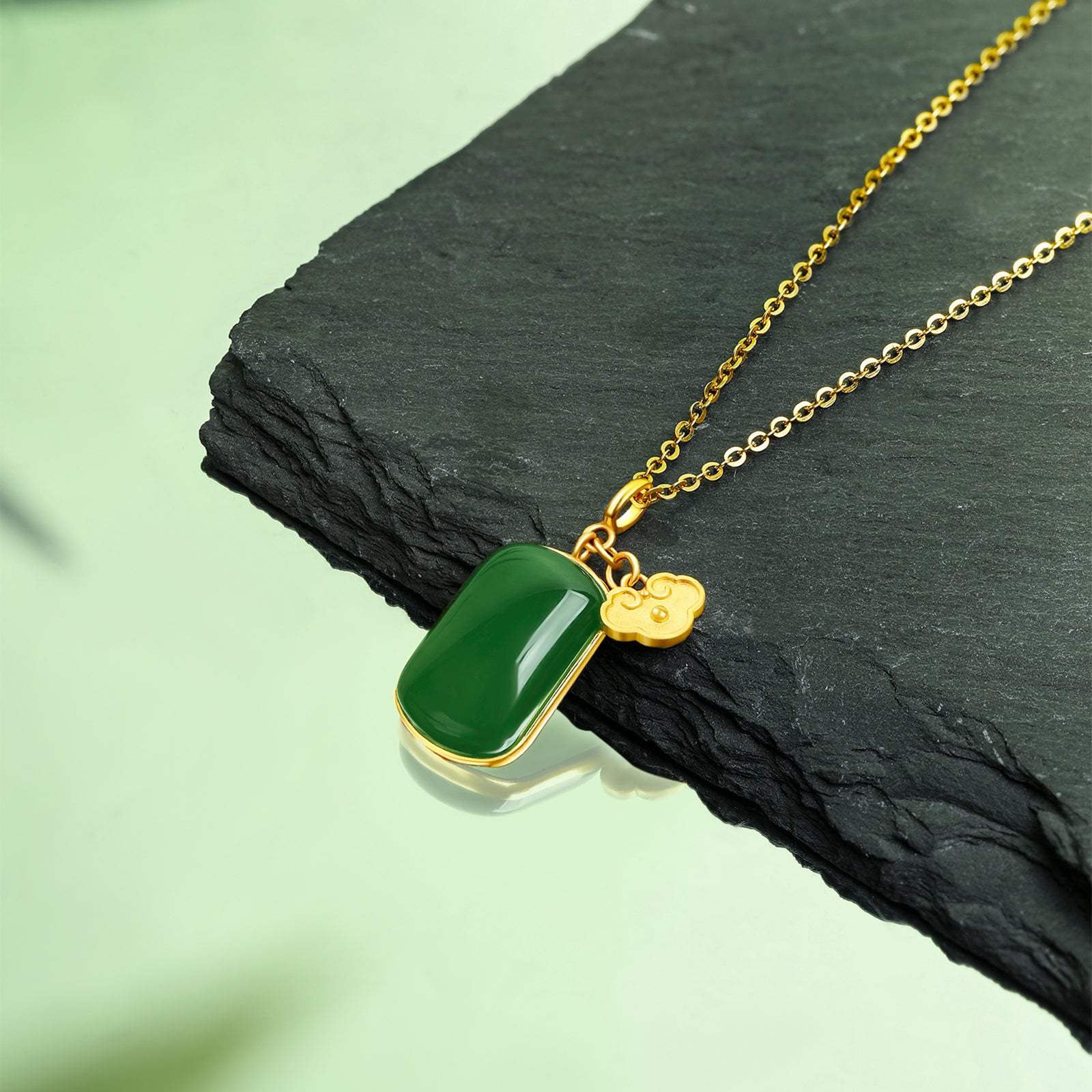 999.9 24K Gold Pendant Heitian Jade 0.8-1g Wu Shi Pai 无事牌 Y0411802