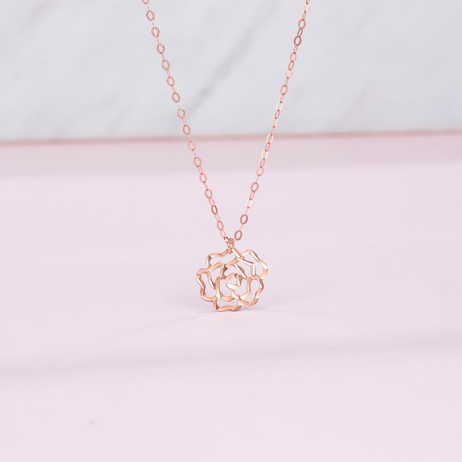   18K Rose Gold Pendant Necklace              Flower 0.59-0.89g KI066879