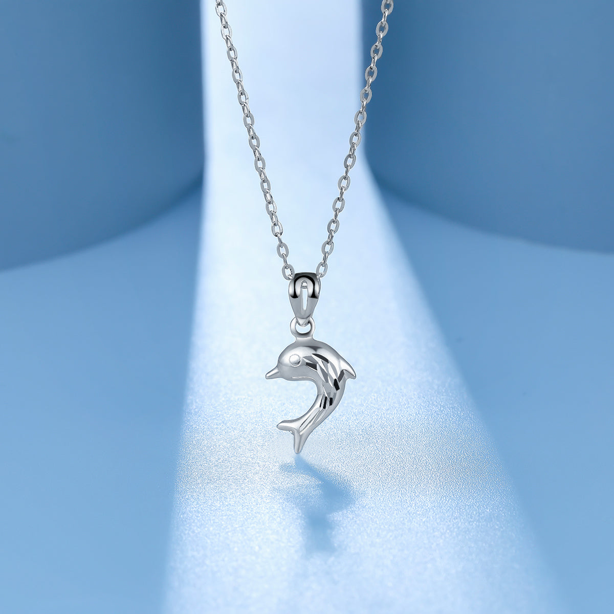950 Platinum Pendant Dolphin 1-1.3g PT042449