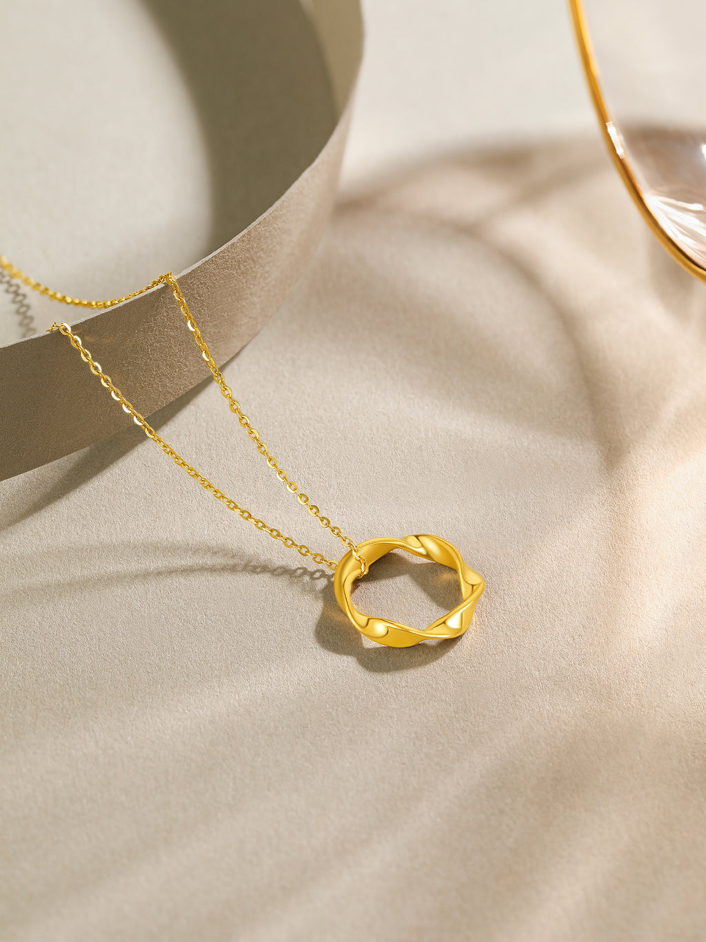 "Infinite" 24K Gold Pendant Mobius strip 1.35-1.65g A0411001