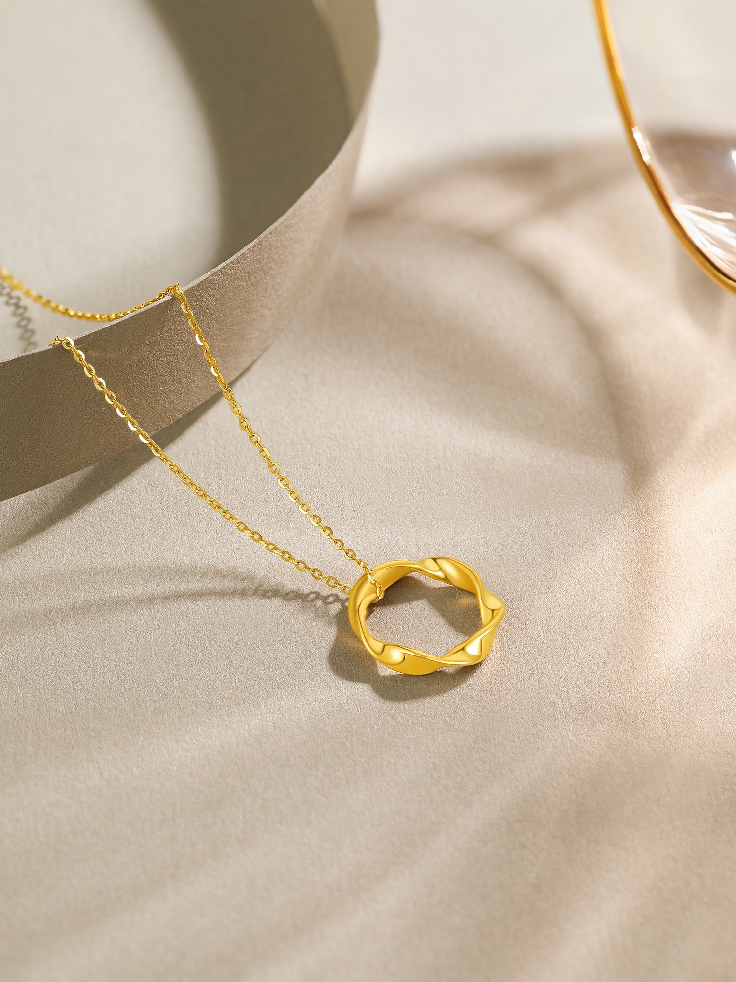 "Infinite" 24K Gold Pendant Mobius strip 1.35-1.65g A0411001