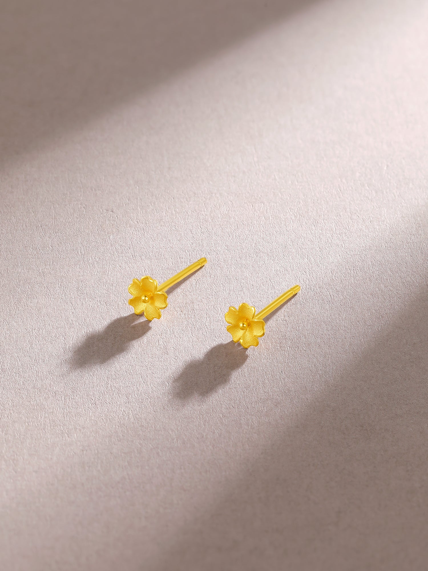 999 24K Gold Earrings Flower 0.7-0.9g A0910969