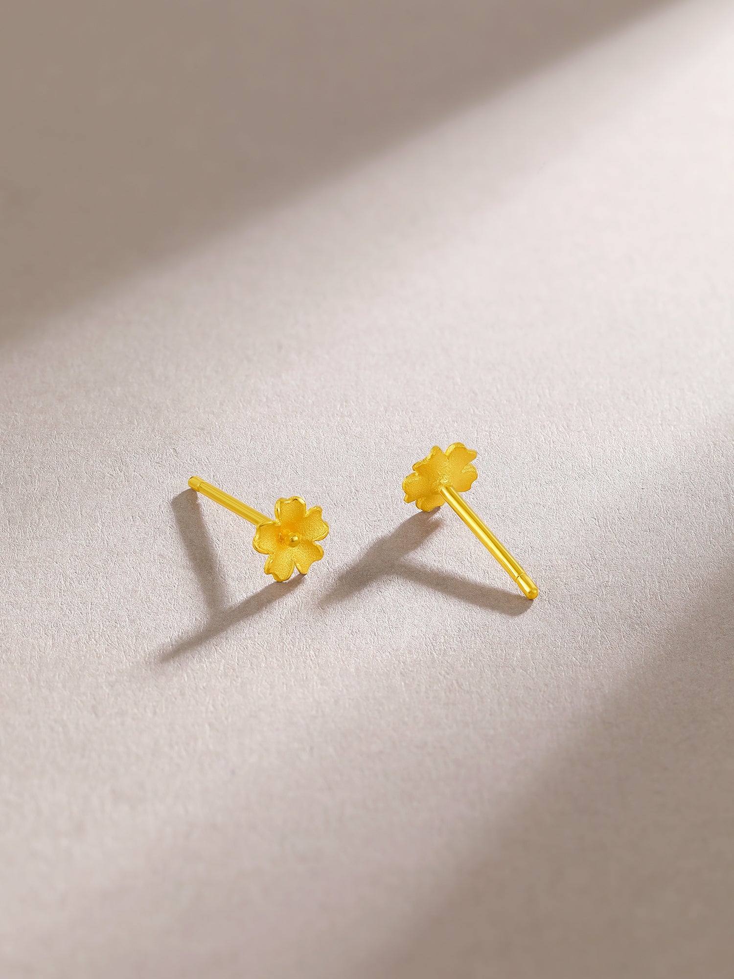 999 24K Gold Earrings Flower 0.7-0.9g A0910969