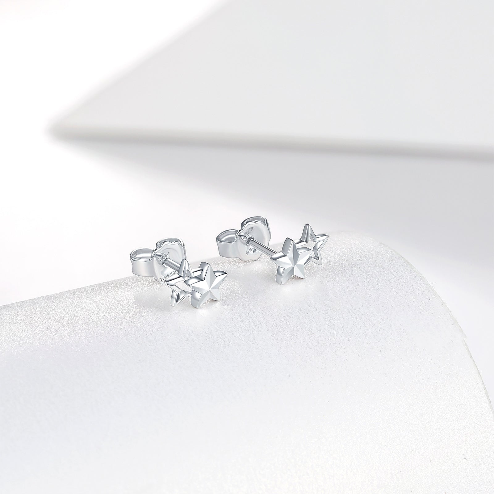 950 Platinum Earrings Star 1.3-1.6g PT093963