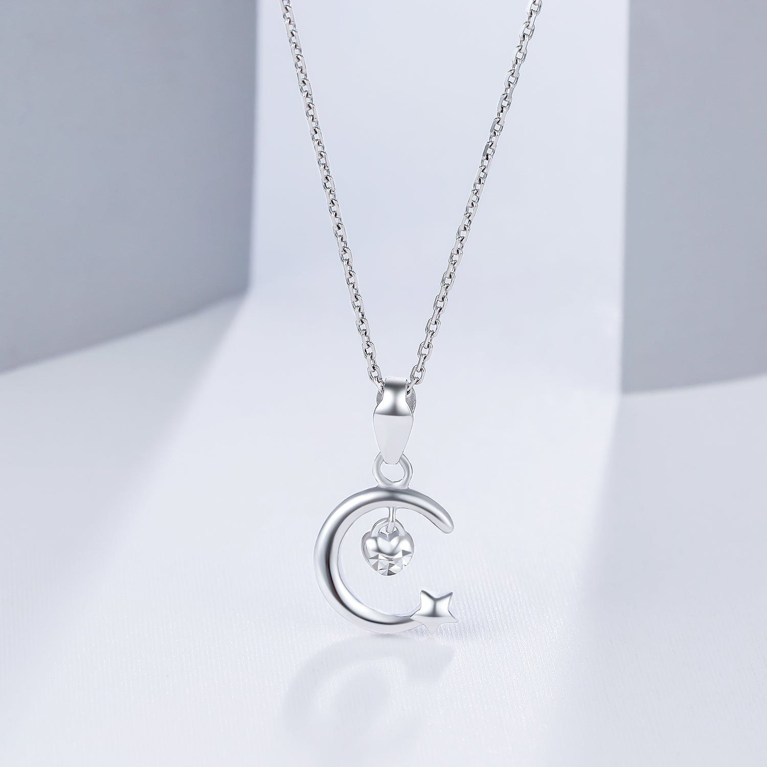 950 Platinum Pendant              Moon 1.25-1.65g PT045072