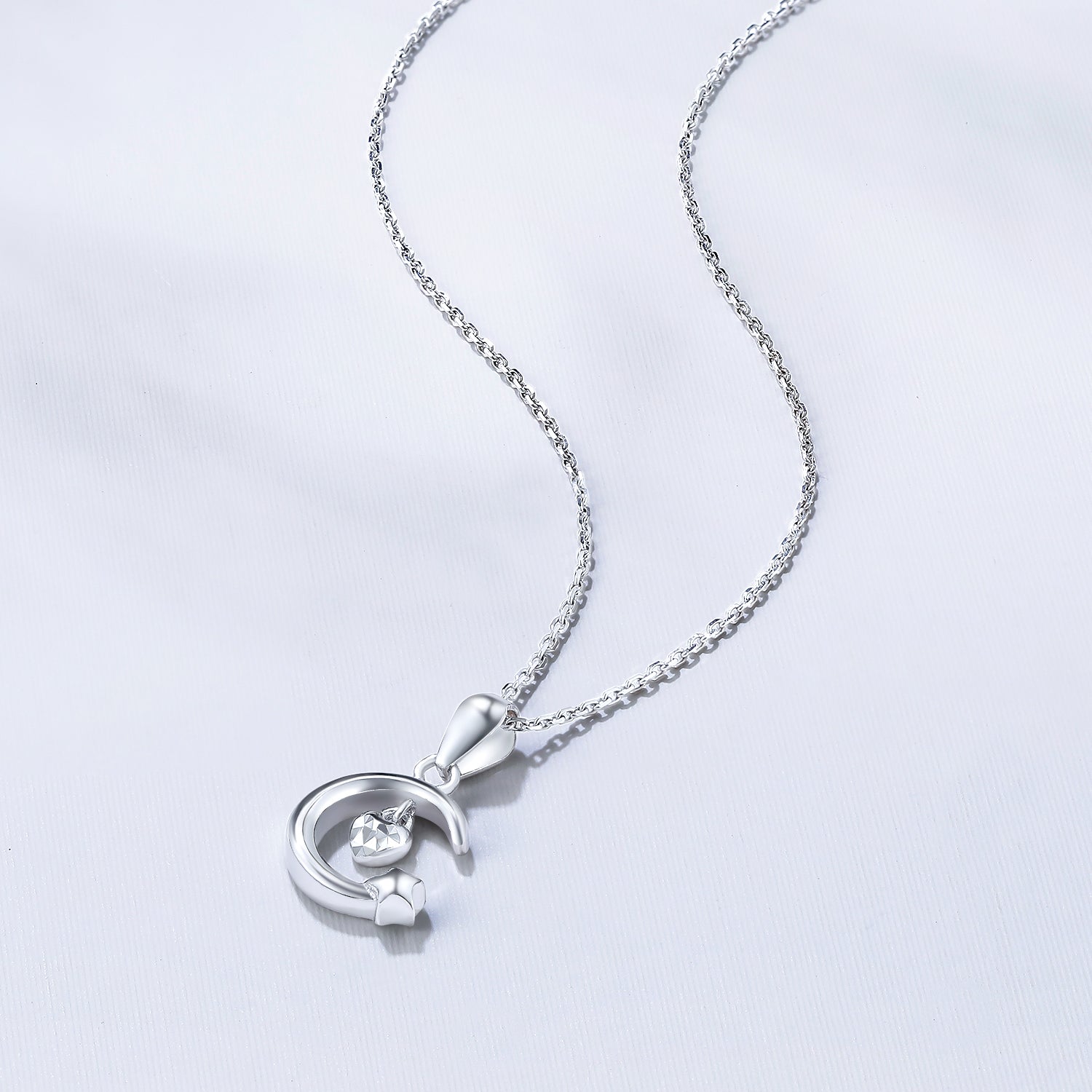 950 Platinum Pendant              Moon 1.25-1.65g PT045072